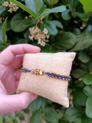 Handmade women's macramé bracelet with hematite – Hearts, copper, navy blue