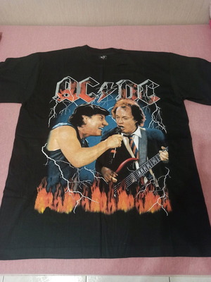 ACDC t-shirt size L like new, black