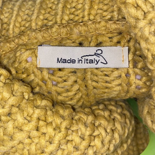 Cozy yellow warm sweater made in Italy, like new