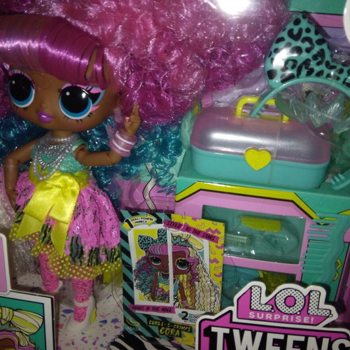 LOL Surprise Tweens Cora, Hair Hair Hair Valley BB and Lights Pets Valley PU family new