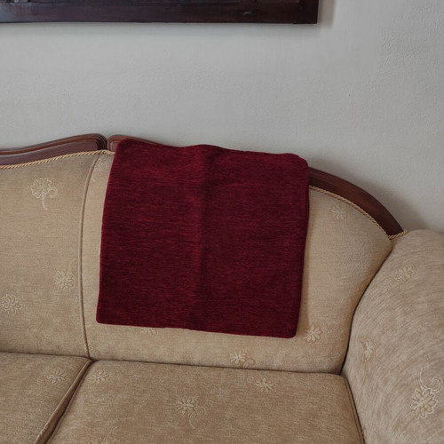 Set of five burgundy pillowcases like new 46×44cm