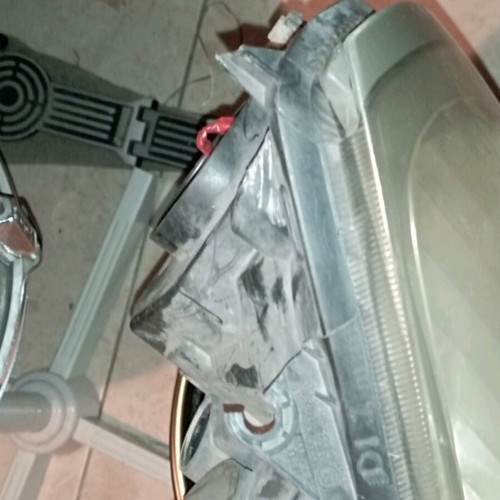 Renault Clio II headlights used, one with broken mounts