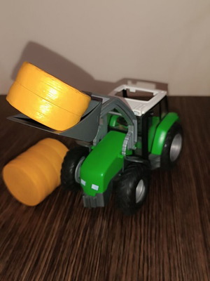 Playmobil tractor with movable bucket like new