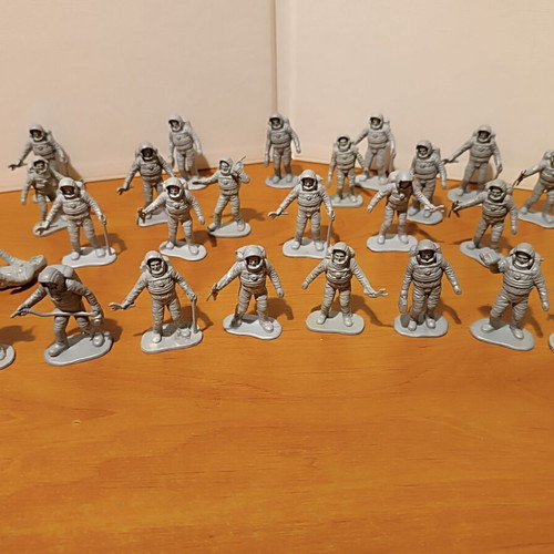 Plastic Astronaut Figures 1/32 Scale from 90s, like new, set of 26