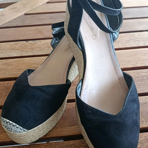 Beatris black suede espadrille platforms like new, size 41