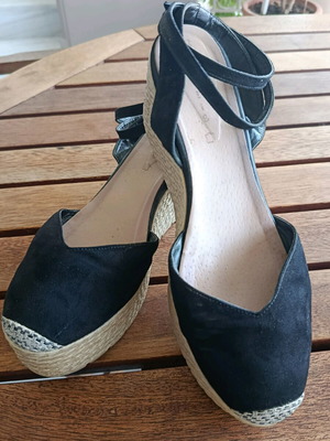 Beatris black suede espadrille platforms like new, size 41