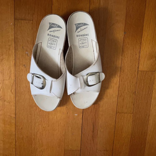 Anatomic slippers used, size 37, white color