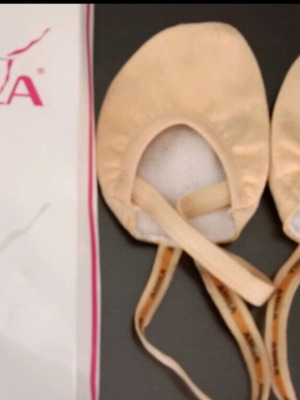 Ημιπάπουτσα ρυθμικής γυμναστικής Amila No 38 tan μεταχειρισμένα