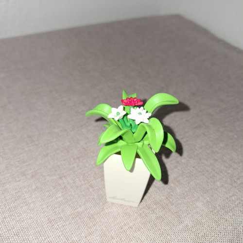Playmobil flower pot with plant
