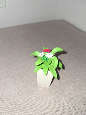 Playmobil flower pot with plant