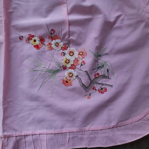 Set of three aprons with flowers and pockets, new, white and pink