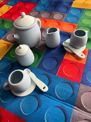 Blue silicone tea and coffee set without BPA with containers and spoons