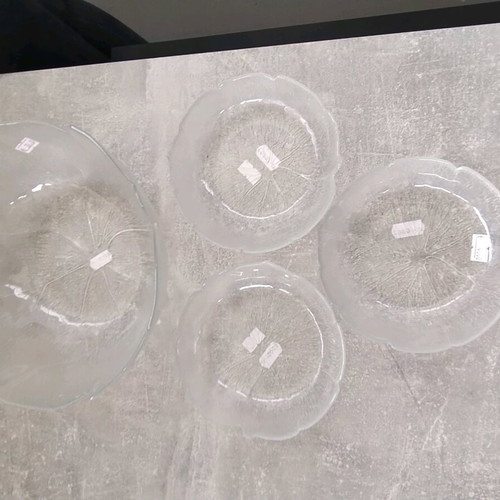 Bowl and three leaf-shaped plates like new with embossed details
