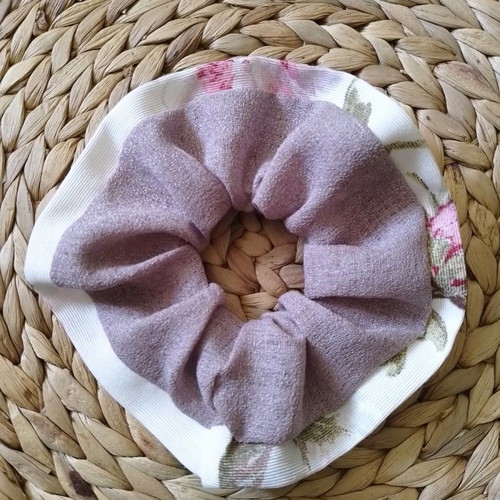 Handmade hair clip new with fabric and strong elastic