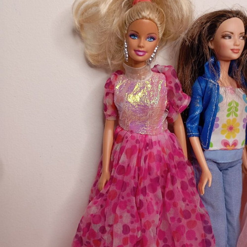Barbie doll set of 3 used with clothes