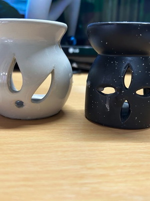 Set of 2 ceramic wax melt burners like new, white and black