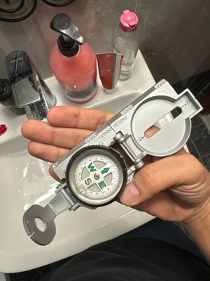 Hiking compass like new, 1:25,000 meters