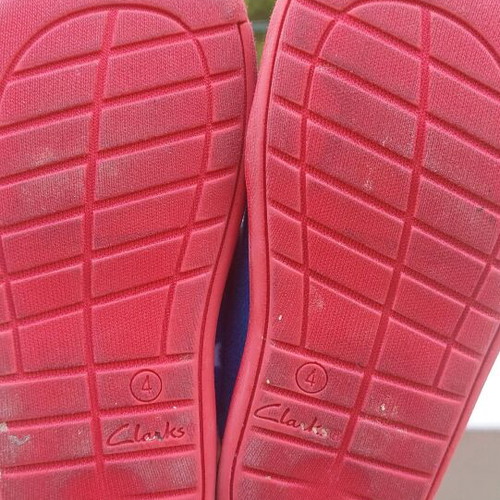 Clarks children's super anatomical slippers size 20 like new