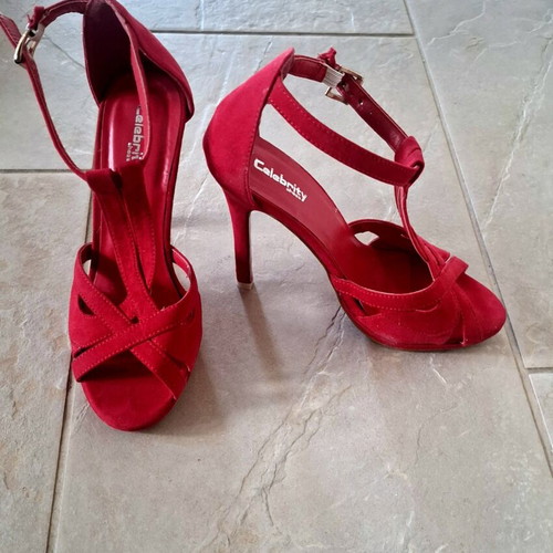 Celebrity Red Suede Sandals like new, size 39-40