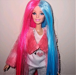 Κούκλα barbie με μπλε και ροζ μαλλιά