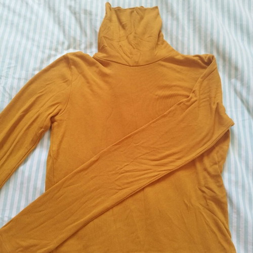 Zara mustard turtleneck like new, size S