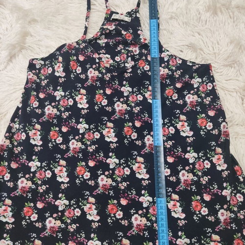 Floral top with straps 100% viscose like new, black multicolor