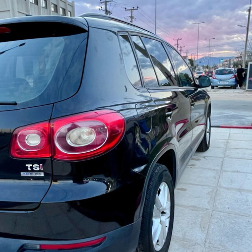 Volkswagen Tiguan 2011 μεταχειρισμένο, βενζίνη, χειροκίνητο, μαύρο SUV