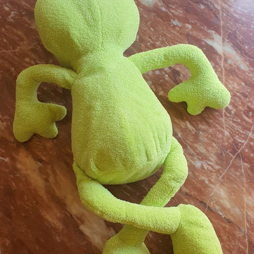 Frog plush toy like new
