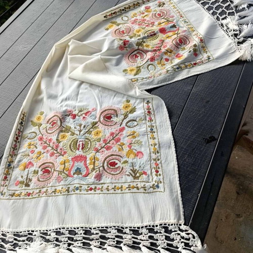 Silk tchevres handmade like new