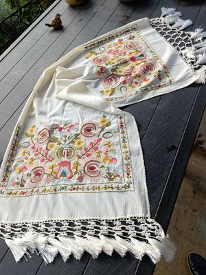 Silk tchevres handmade like new