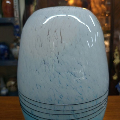 Glass vase Blue and white wave like new