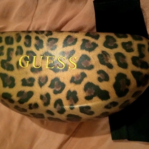 Guess hard large glasses case like new, brown and gold