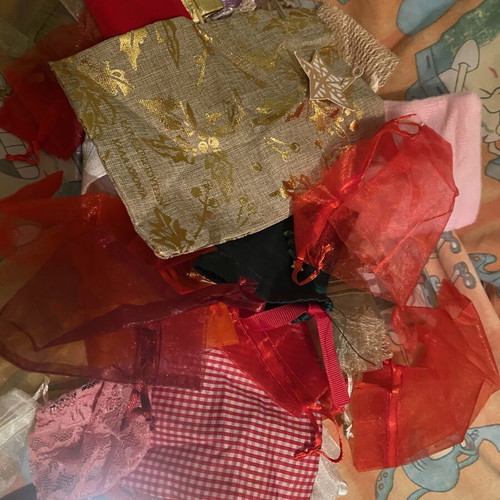 Jewelry pouches like new, pack of 49, fabric, assorted colors and sizes