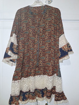 Lachouri dress with lace trim and buttons, like new, size L