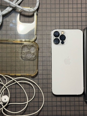 iPhone 12 Pro 128GB άσπρο μεταχειρισμένο με αξεσουάρ