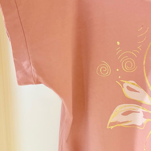 T-shirt with gold design and glitter heart like new, dusty pink