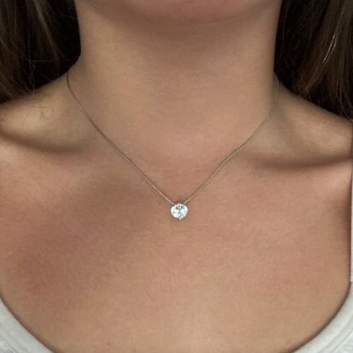 Necklace new in silver color
