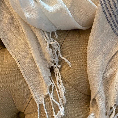 Scarf like new, 61x1.70cm, white and grey