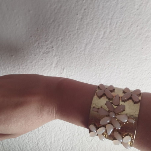 Gold bracelet with pink details