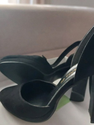 Stefania black pumps like new, size 37