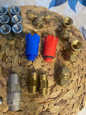 Household plumbing parts like new, set