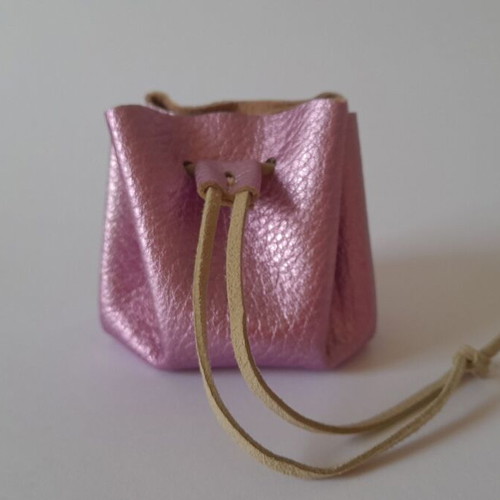 Handmade leather dice pouch new, pink metallic