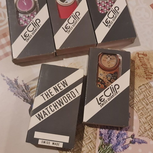 Le Clip Swiss Quartz watch pack of 30 like new