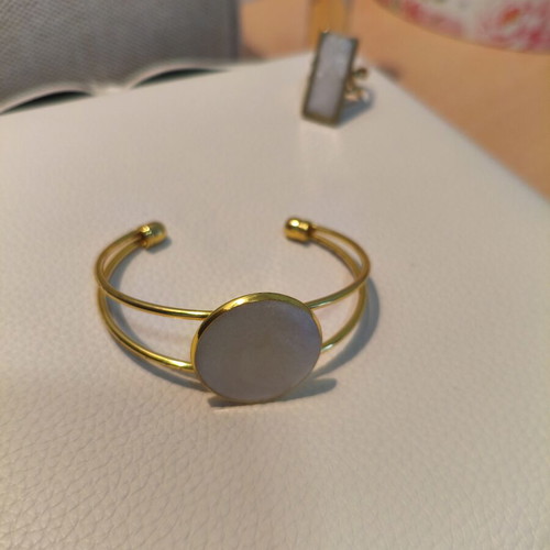 Handmade stainless steel bracelet with white resin, like new