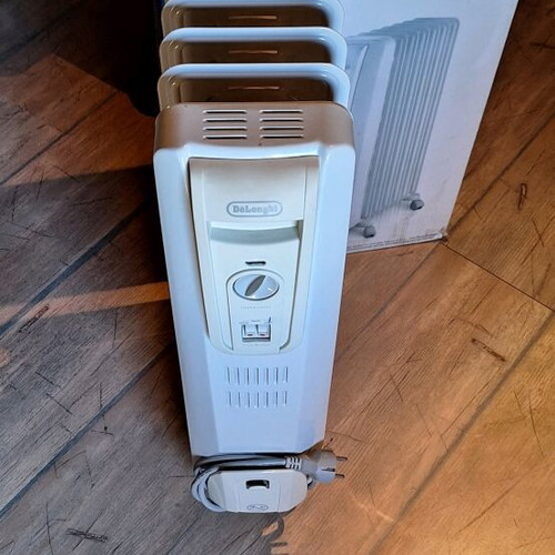 De’Longhi oil-filled radiator model KH 770715 like new, 1500W, 7 fins