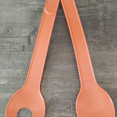 Tupperware Serving Tongs like new, plastic