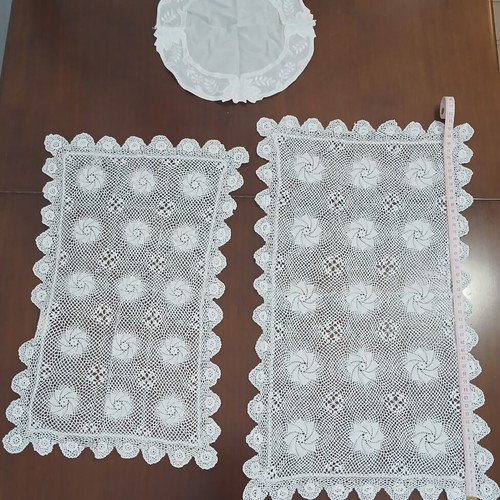 Vintage crochet and embroidered set of 3 pieces – 2 doilies & round cover