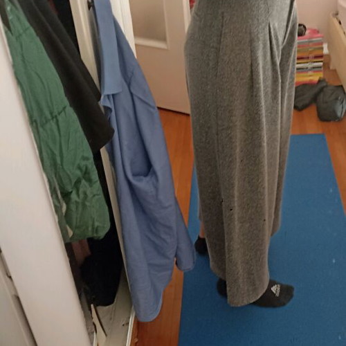 Manolo gray crop pants large like new