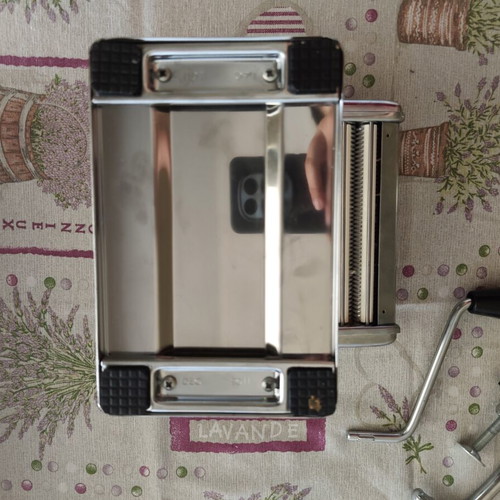 Pasta and Dough Machine like new, adjustable thickness, nickel-plated steel