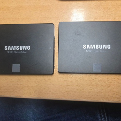 Samsung 860 Evo 250GB SSD like new, pack of 2